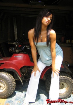 Free naked pictures of raven riley