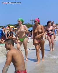 Nude Girls on Nude Beaches