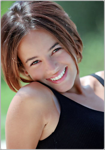 This is Alizee she is a cute celeb with short hair it is the first thumb of