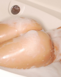 Bubbly Spencer Nicks