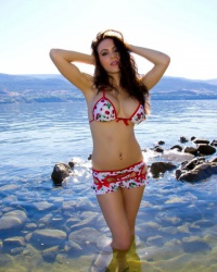 Katie Banks In A Very Cute Bikini