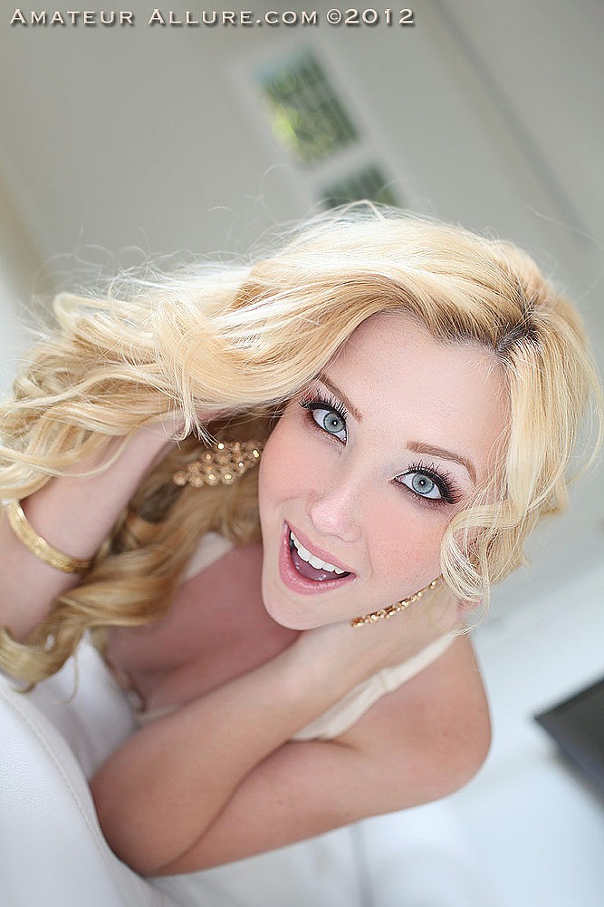 Samantha Rone Returns To Amateur Allure Samantha Rone Returns To Amateur Allure